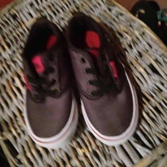 Toddler boys vans Gray, black and red sz 10 - Picture 2 of 4